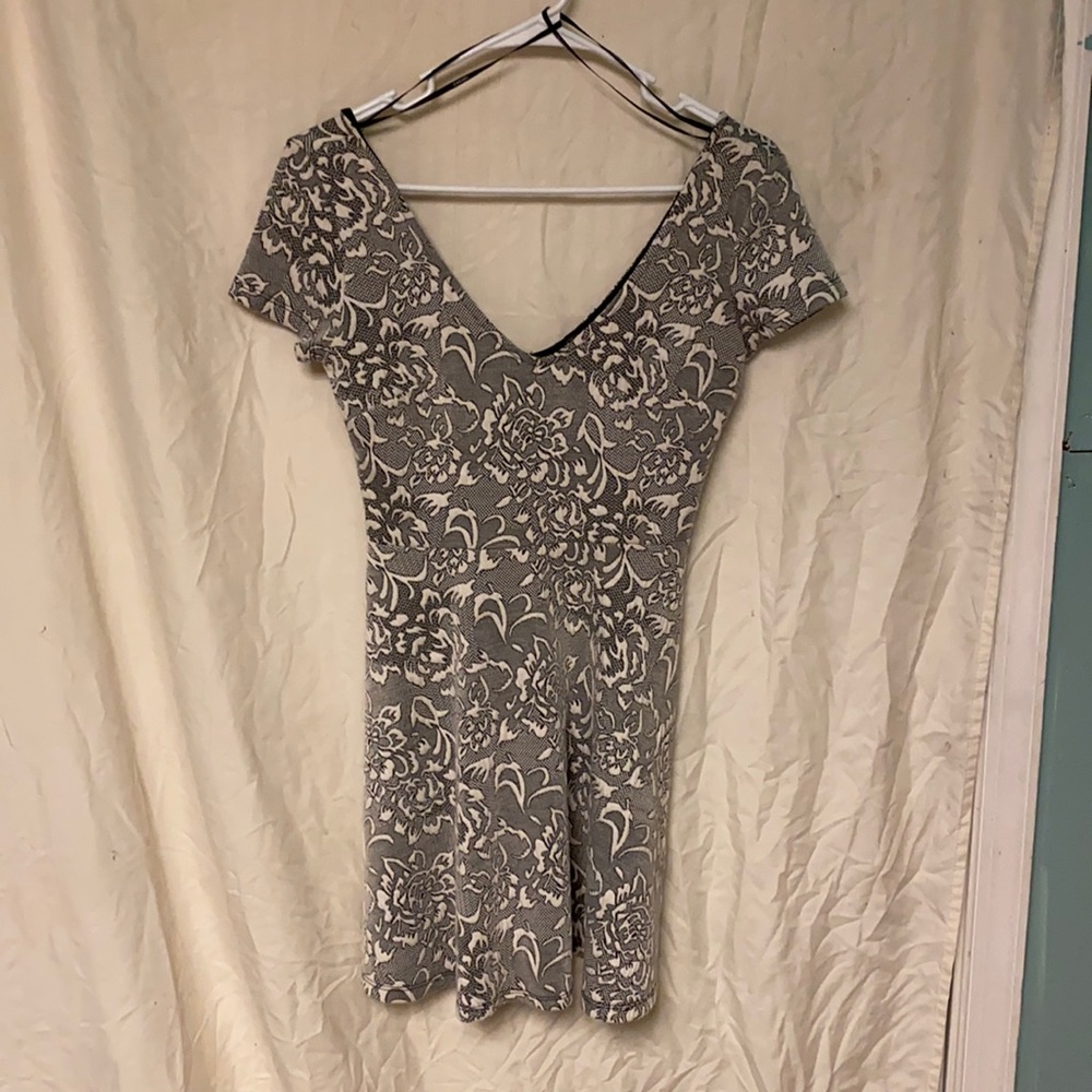 cute dress, off the shoulder (optional)